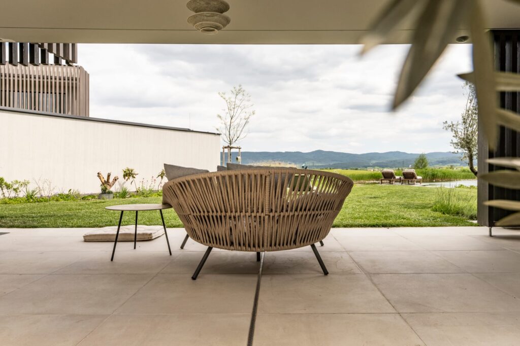 Seevilla Lanzenkirchen Terrasse mit Blick ins Grüne