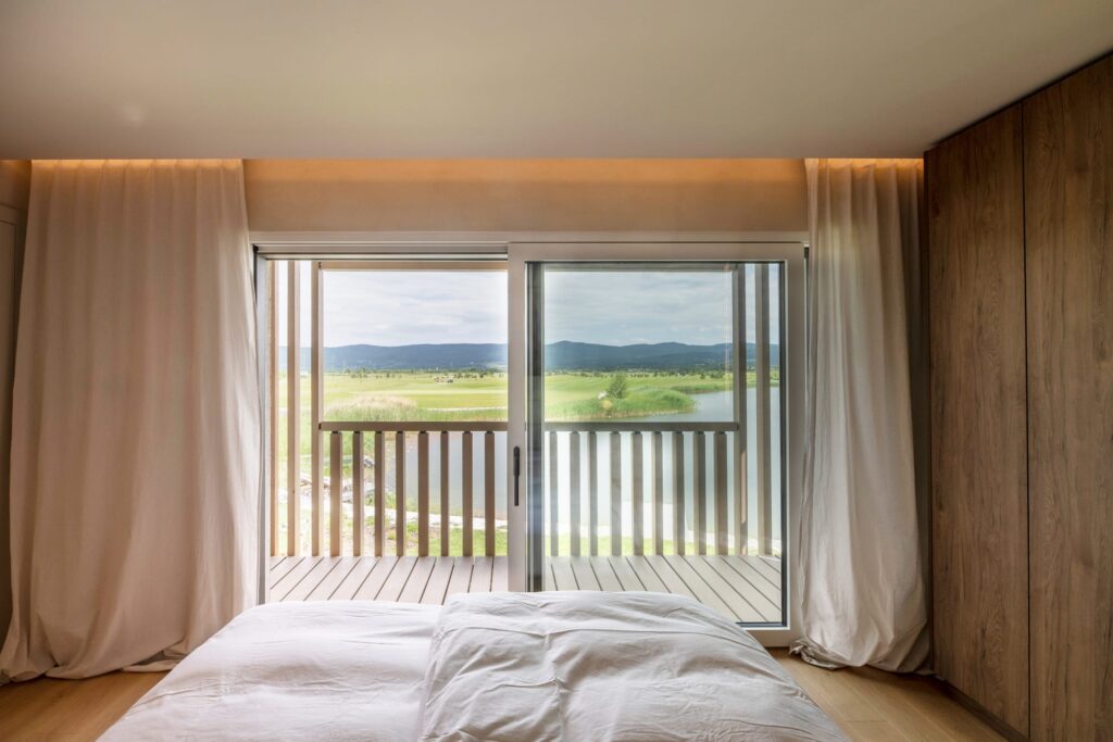 Seevilla Lanzenkirchen Schlafzimmer mit Ausblick